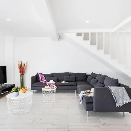 Shasya With Air Conditioning Вілла Адехе