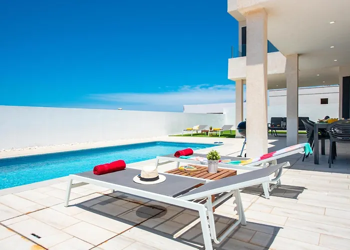 Shasya With Air Conditioning Вілла *