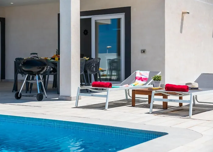 Shasya With Air Conditioning Адехе