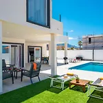 Shasya With Air Conditioning Villa